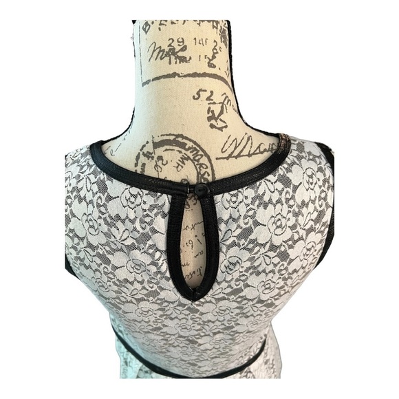 CYNTHIA ROWLEY | White & Black Laced Dress. Sz. 6 - Picture 7 of 9